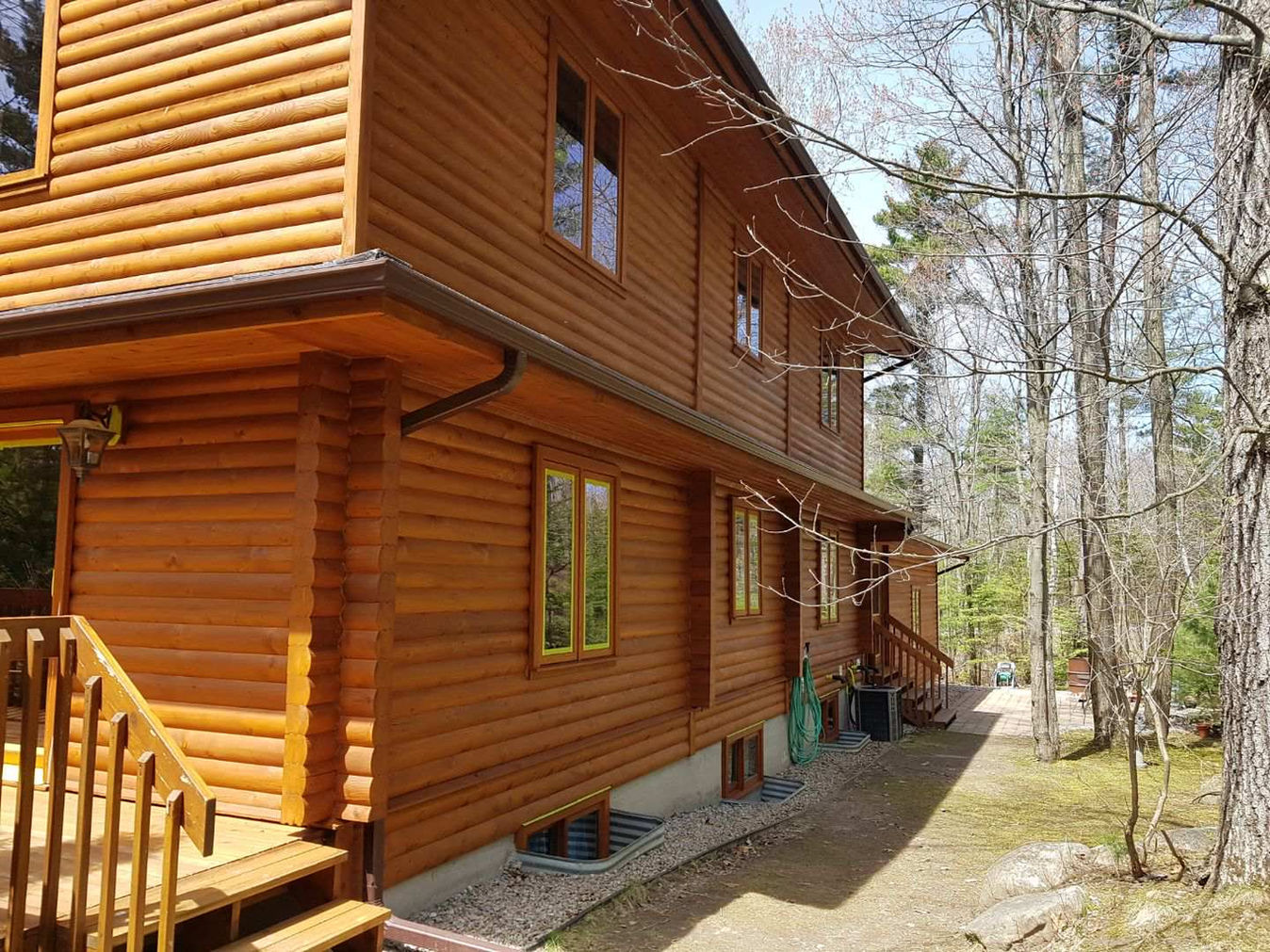 Detailed log home staining in Muskoka